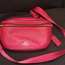 LIKE NEW " COACH LEATHER RED FANNY BAG 65$