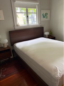 Walnut Dania Queen Bed - Solid wood MCM Mid Century Modern