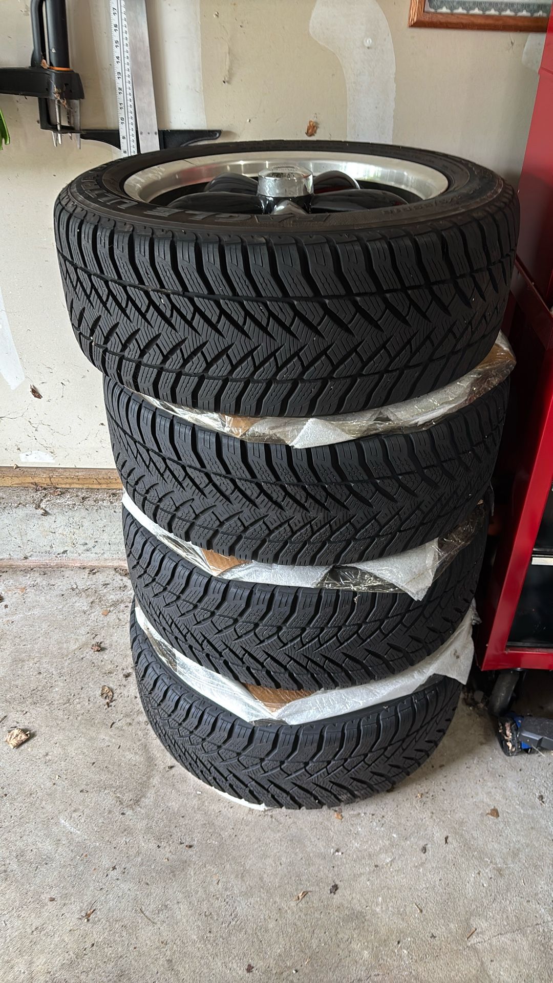 Wheel and tire set of 4 - 5x120.65 mm / 18” x 8.5” +20 Offset