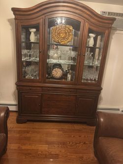 Raymore And Flanagan Mahogany China Cabinet