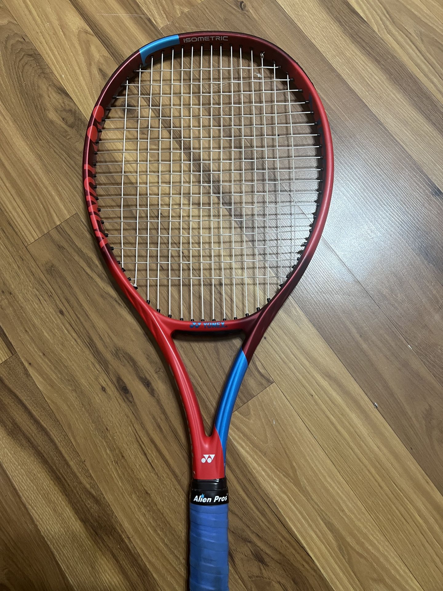 Tennis racket (VCORE Feel)