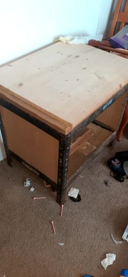 Hirsch metal and Wood table