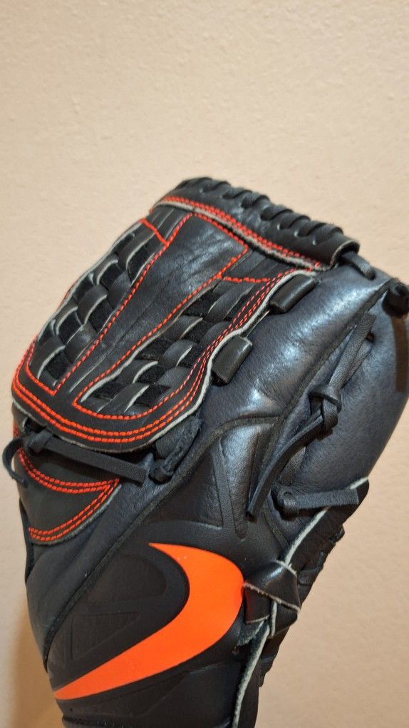 NEW Nike MVP Youth Glove 11.5 Inches Right Hand Throw