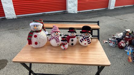 Light Up Snowman Family 