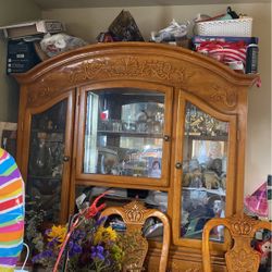 Dining Table And Ottoman 