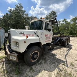 1989 Mack Roll-Off Truck