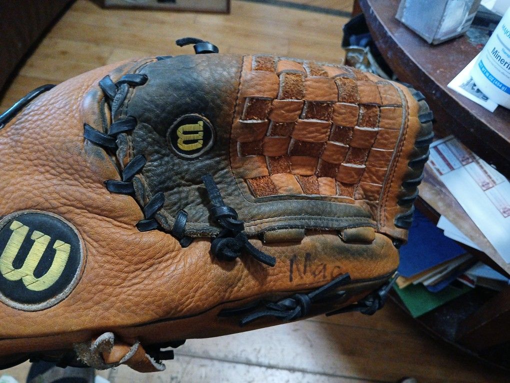 Wilson 14" Softball Glove A2524 XXXL Oversize Pocket Leather RHT