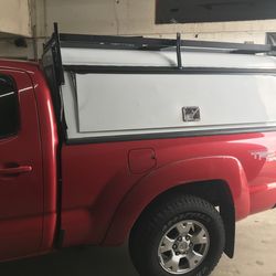 Pick up truck toolbox bed cap 6ft white