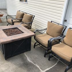 Propane Fire Pit + 4 Chairs 