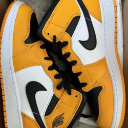 Jordan boys Air Jordan 1 Mid 6.5Y