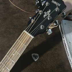 Yamaha Apx700 Acoustic Guitar 