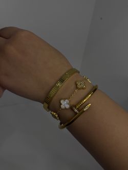 Bracelets Bangles