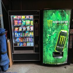 2 Vending Machines 