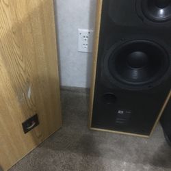 Jbl 3 Way Speakers In Good Condition And Sound Great