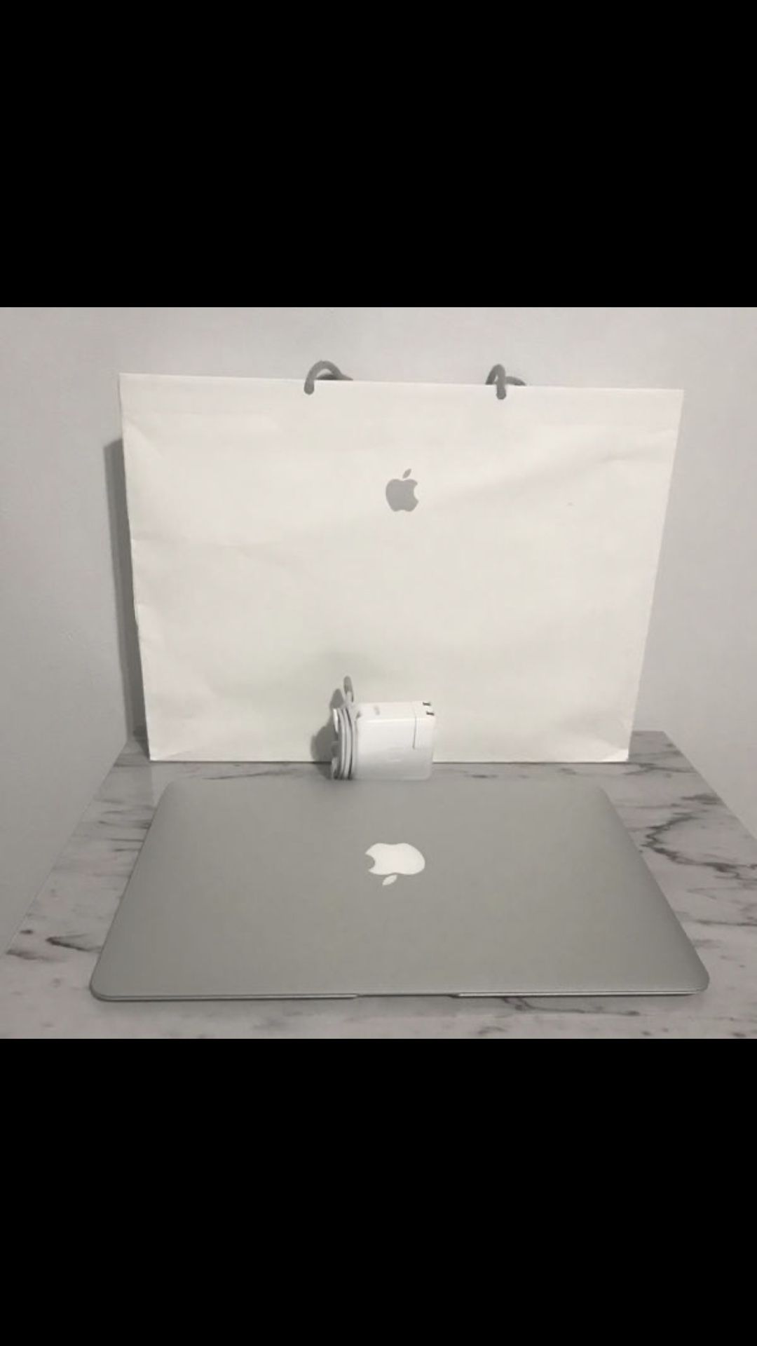 Like new 2017 MacBook Air 13” i5 8GB 128 GB SSD AppleCare + until 9/2/21 warranty - Like new with box and receipt —-5⭐️⭐️⭐️⭐️⭐️ Seller 👀👈