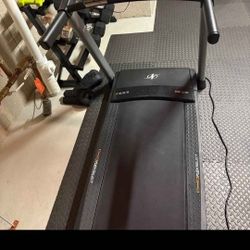 NORDICTRACK 6.5S TREADMILL ( EXCELLENT CONDITION - DELIVERY AVAILABLE TODAY)