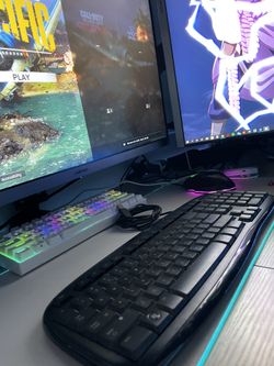 Black Logitech Keyboard (Wired) 