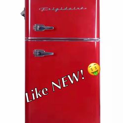 Mini Refrigerator Frigidaire Red Retro Edition 