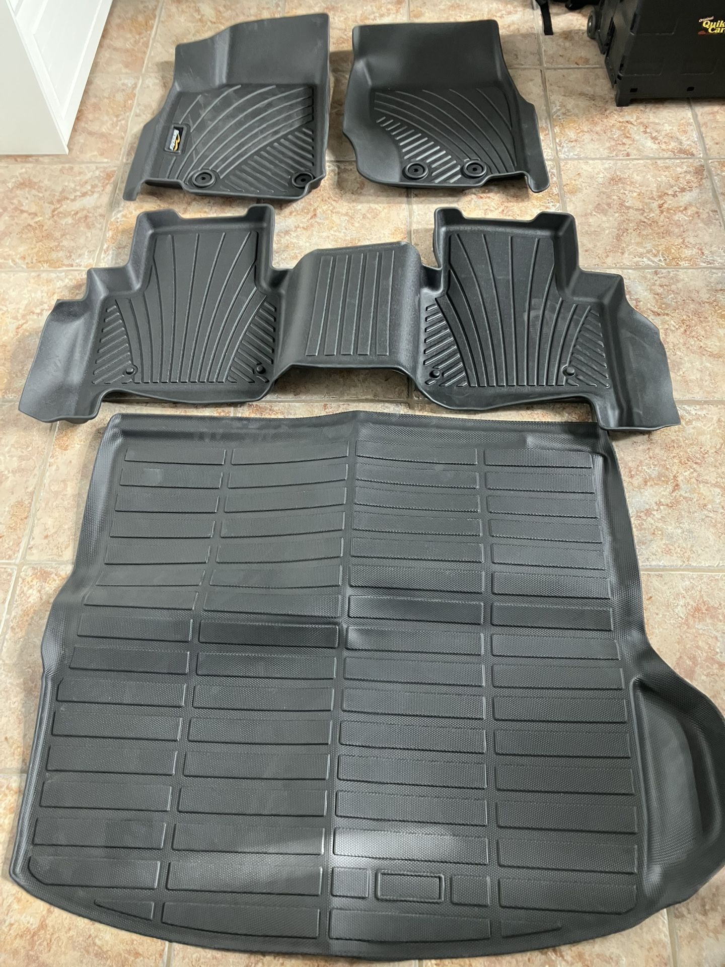 2022-2024 Jeep Grand Cherokee Mats