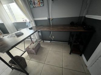 Desk in L