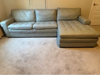 HAVERTYS LEATHER COUCH