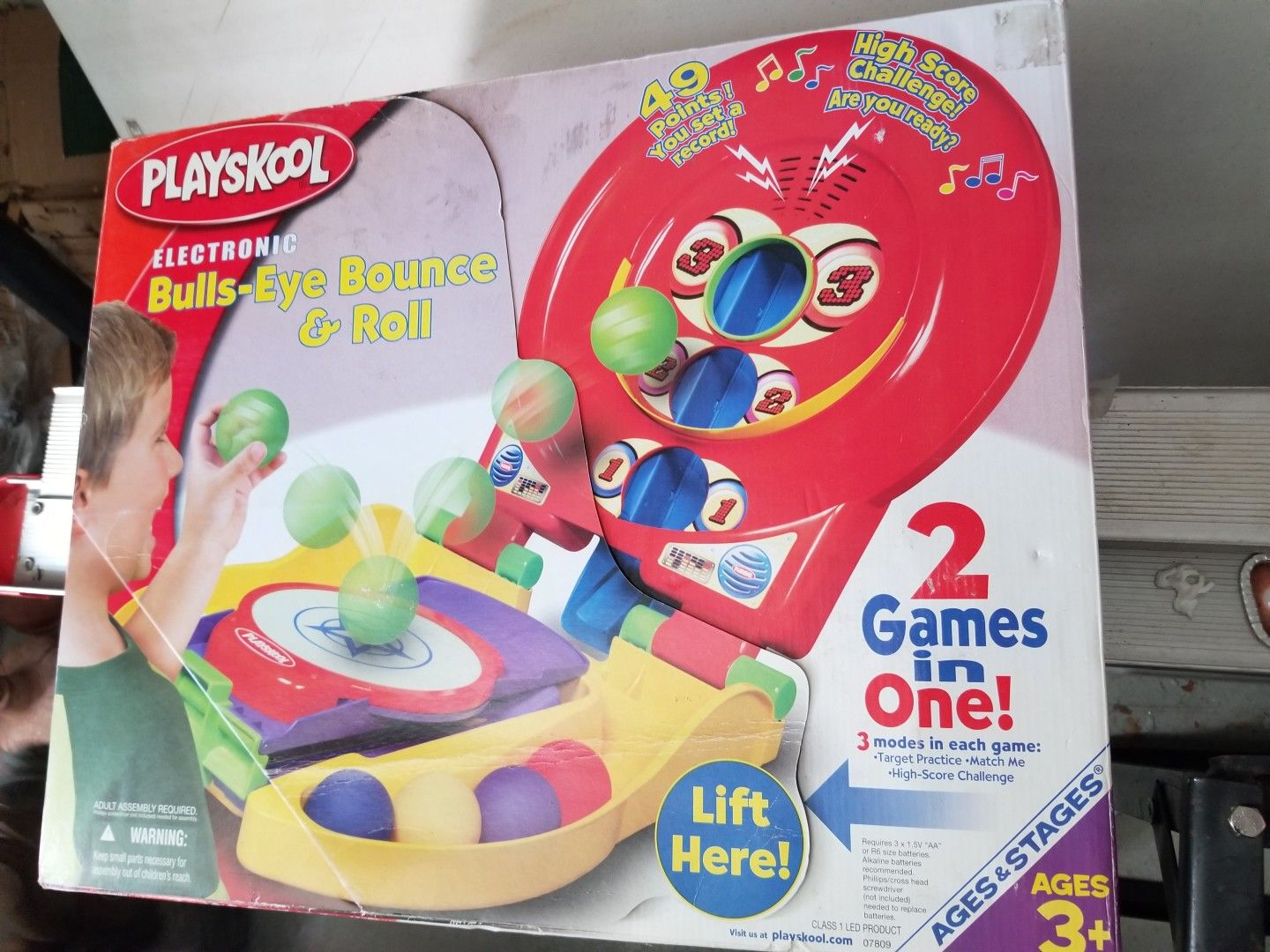 Bulls eye bounce & roll by Playskool