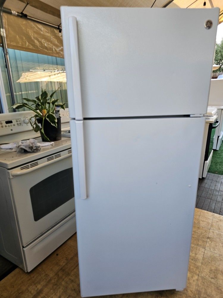 GE Refrigerator 