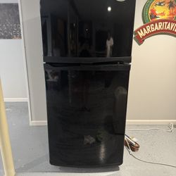 Apartment Size Refrigerator 