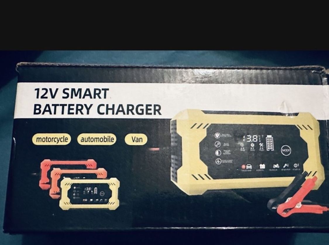 12 VOLT SMART CHARGER WITH CABLES - NEW IN BOX