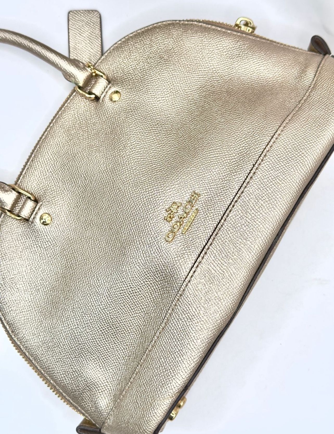 "Authentic Luxury Handbags: Original Designs, No Fakes"