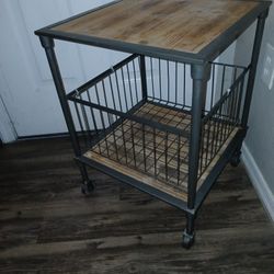 Industrial Side Table Withe Wire Metal Shel Storage Rolls 