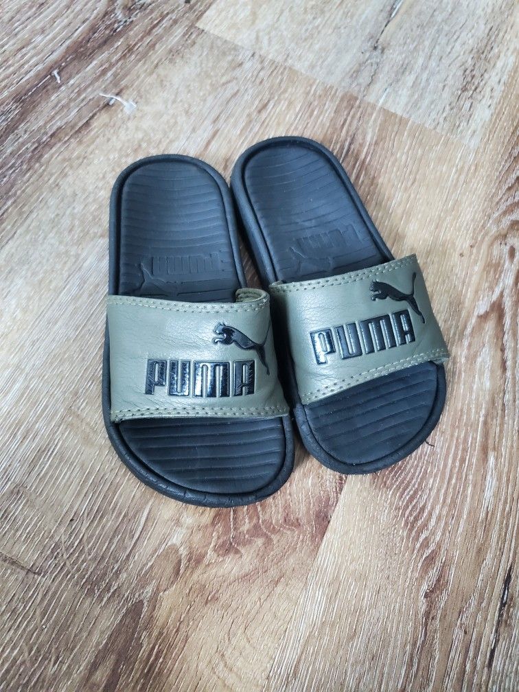Puma Slides little kids sz 12
