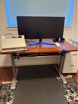 Electric adjustable standup desk