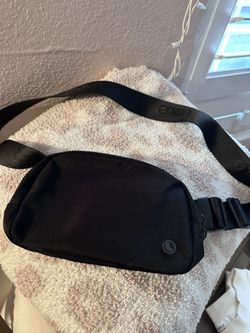 Black belt bag