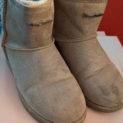 Womens Juicy Couture Fleece Lined Tan Suede Boots Size 6. Barely Worn, Very Warm. Originally $60 + Tax