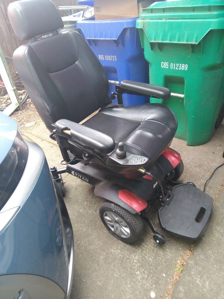 Titan Drive Model: VW006064 Wheelchair