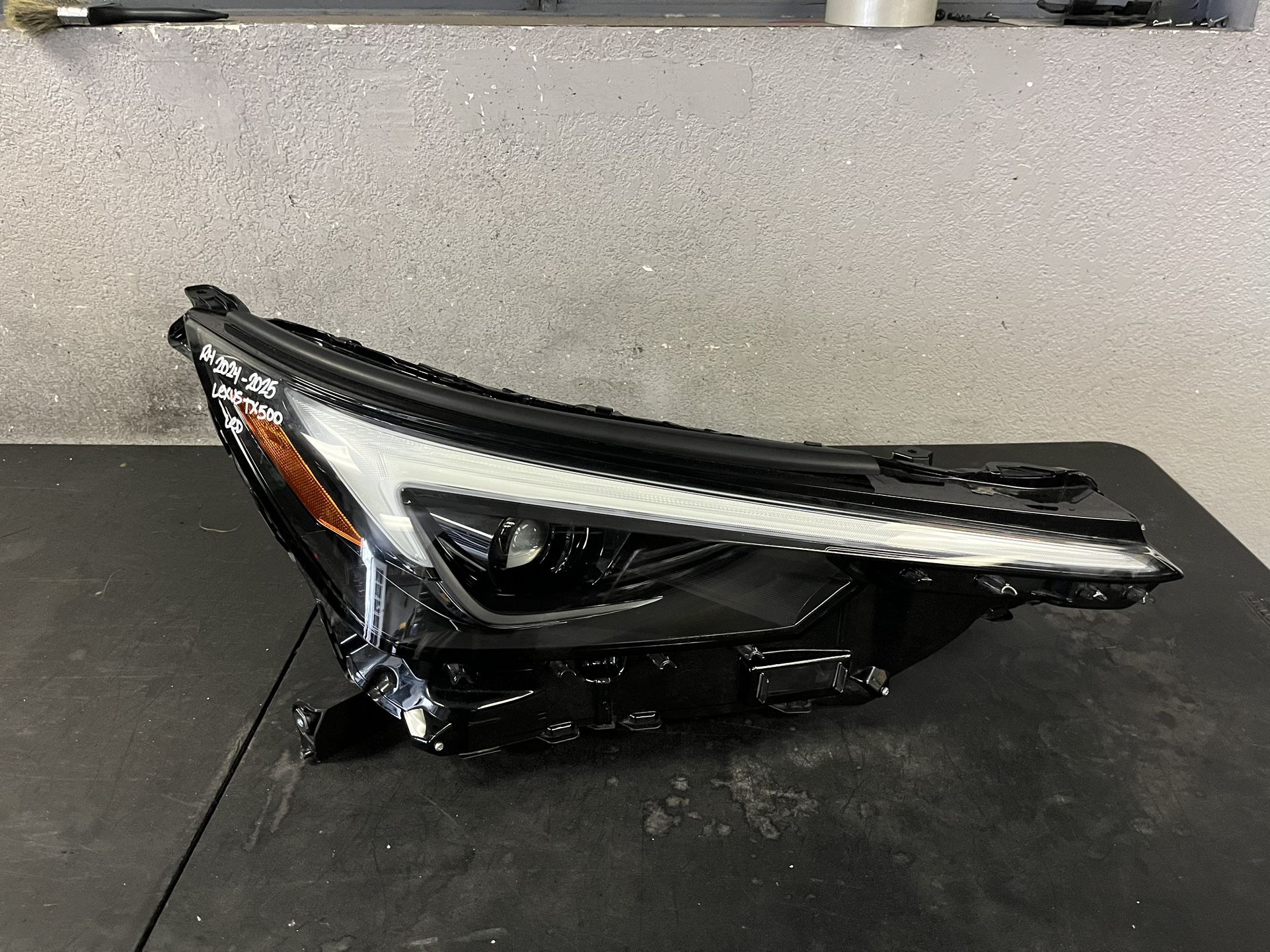 2024-2025 LEXUS TX RIGHT HEADLIGHT OEM USED