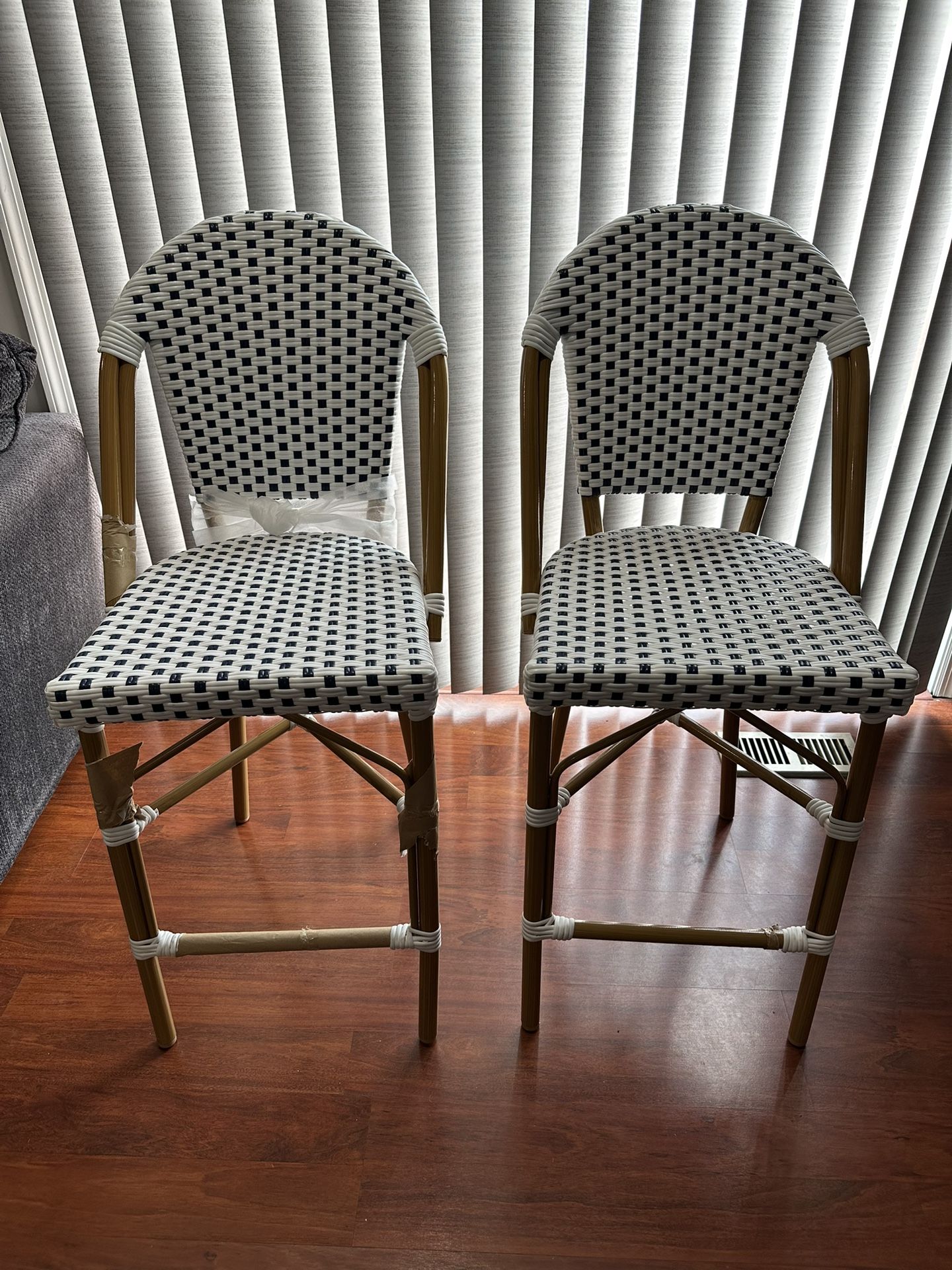 Chairs/Stools