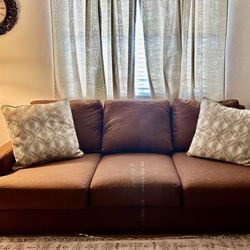 Woodhaven Tanya Sofa