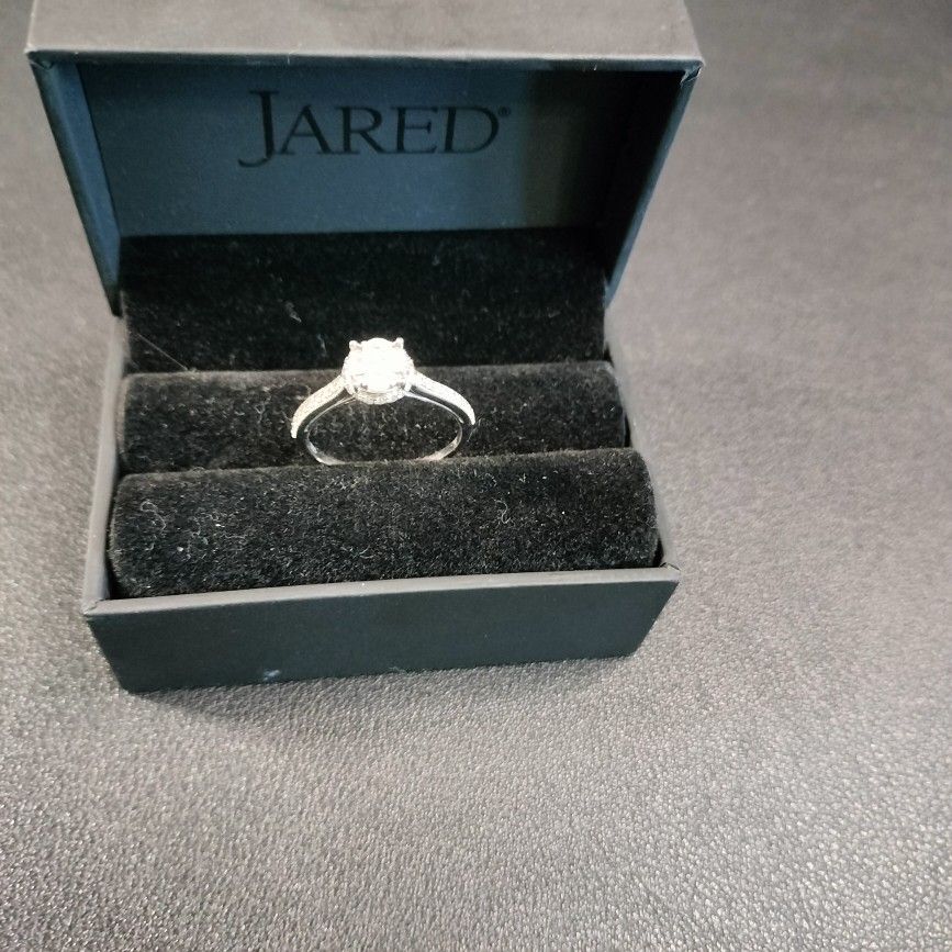One Carat Diamond Engagement Ring