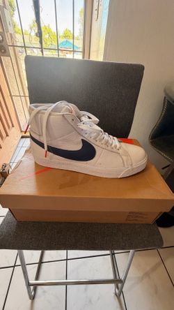 Size 9 -  Nike SB Zoom Blazer Mid ISO Navy