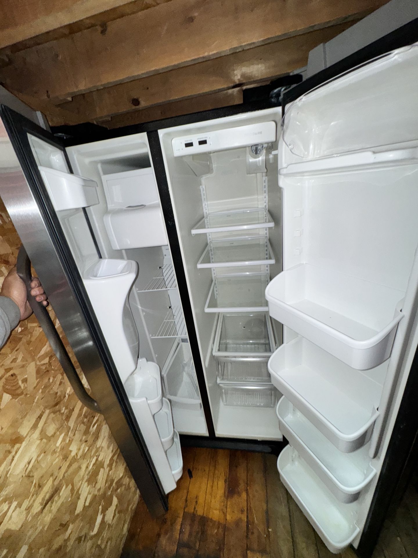 Frigidaire Fridge / Freezer