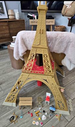 Miraculous Ladybug Paris Heroez Eiffel Tower Playset (Near Complete)