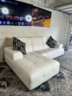 🌟 Off-white leather 2pc sectional couch 🛋 ( FREE DELIVERY)