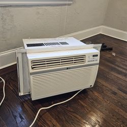 LG  AC 10000 BTU For Windows.W/ Remote Control 