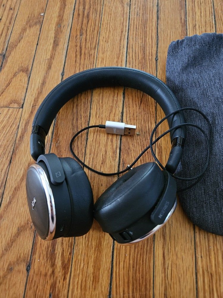 Akg N60 BLUETOOTH NOISE CANCELING HEADPHONES