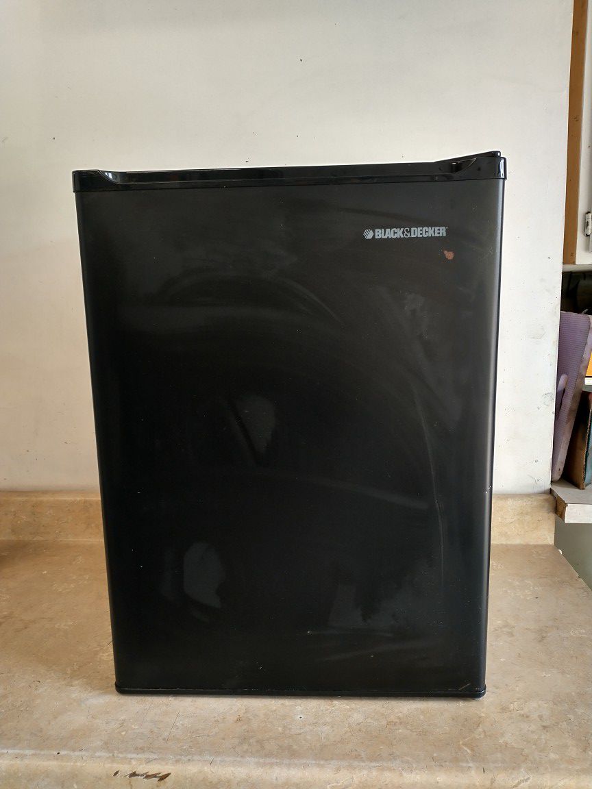 Black & Decker 2.7 cubic feet mini fridge