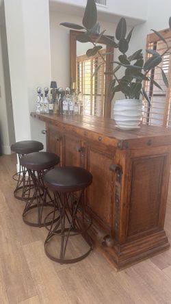 Bar solid wood  and 4 leather and metal bar stools