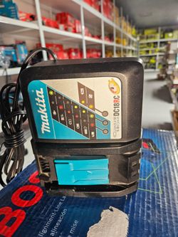 MAKITA 18V FAST CHARGER NEW