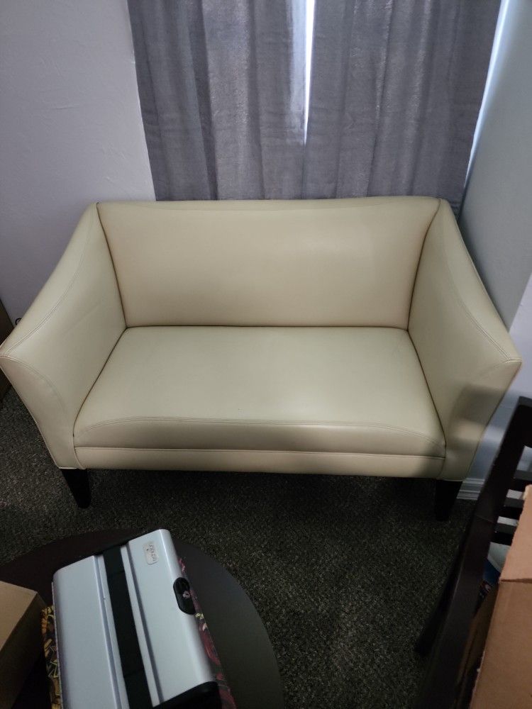 Creme Loveseat